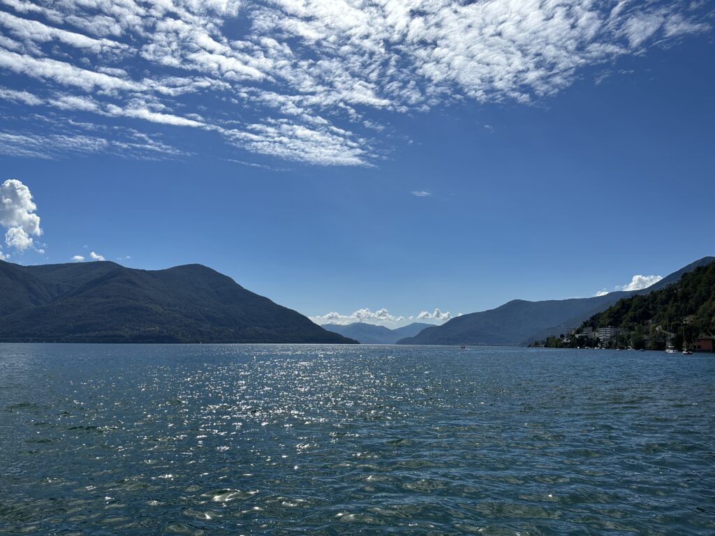 Der Lago Maggiore vor Ronco im Tessin.