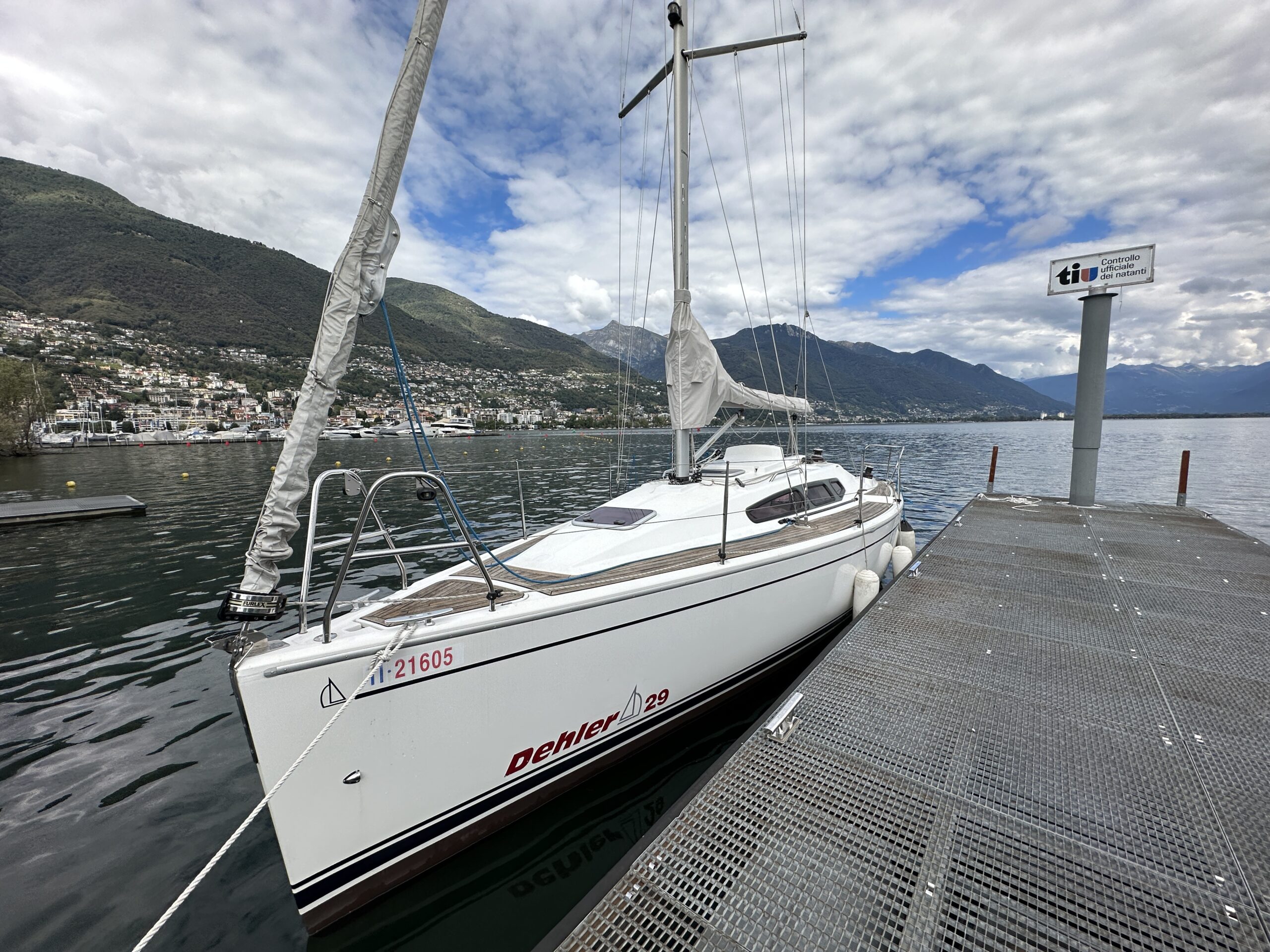 Dehler 29 Tramontana der SailCom am Steg