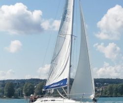 Die Papillon in Kreuzlingen bei SailCom als Segelboot für die ganze Familie buchen.